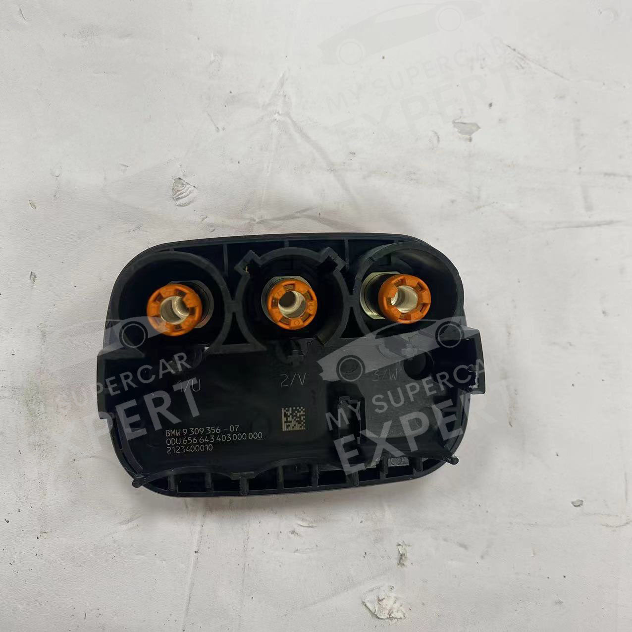 Conector sistema de alto voltaje BMW 3 pines 9309356-07 usado